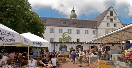 Name:  Kloster Andrechs  10_by_andechs_kloster_biergarten_roland_rossner_3_452x.jpg
Views: 16699
Size:  33.9 KB