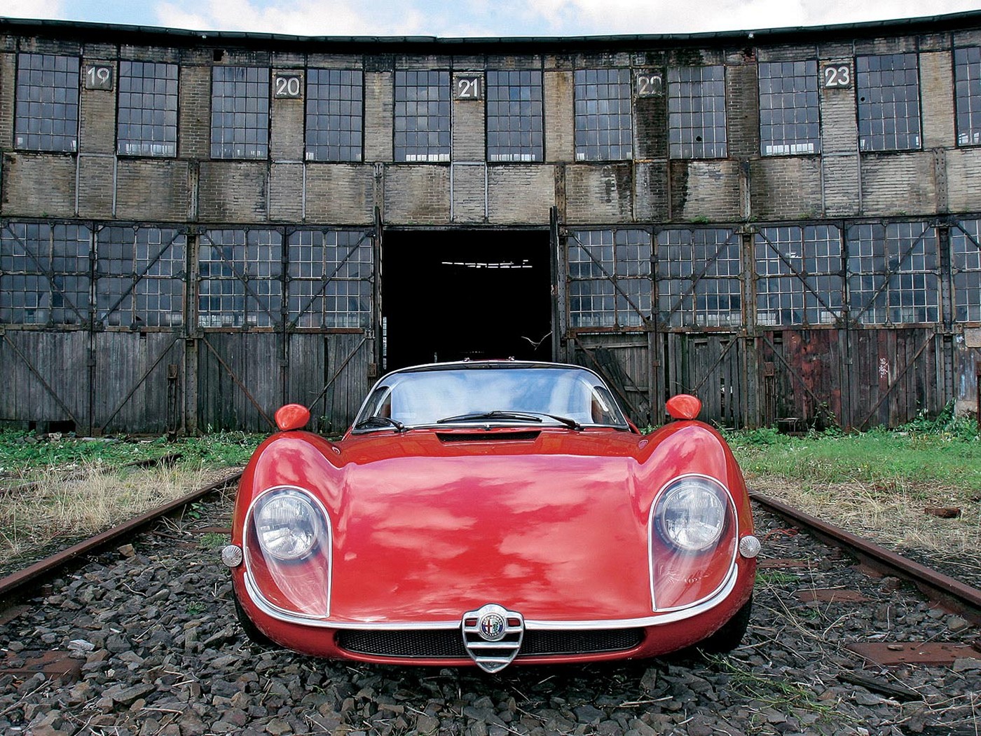 Name:  alfaromeo-33-2-stradale03.jpg
Views: 1992
Size:  564.6 KB