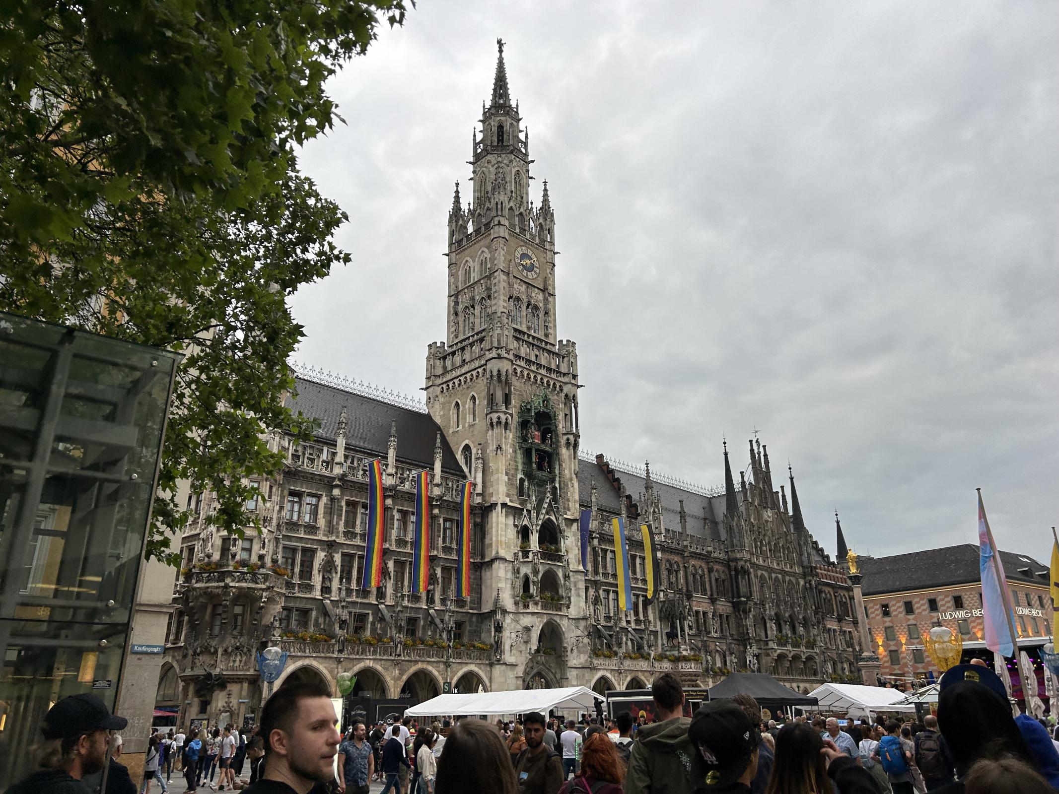 Name:  Marienplatz.jpg
Views: 4382
Size:  497.3 KB