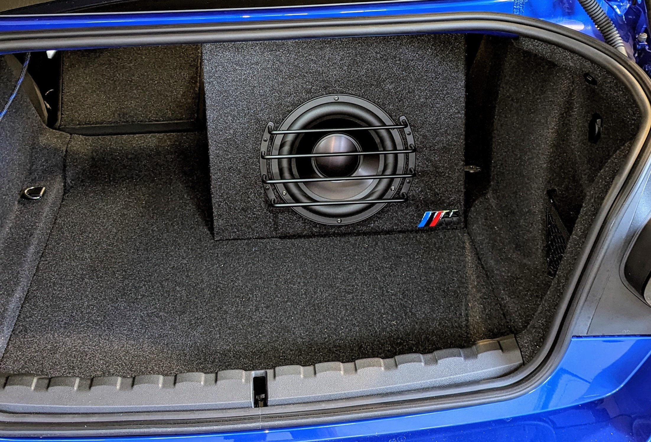 Bmw f10 best sale subwoofer box