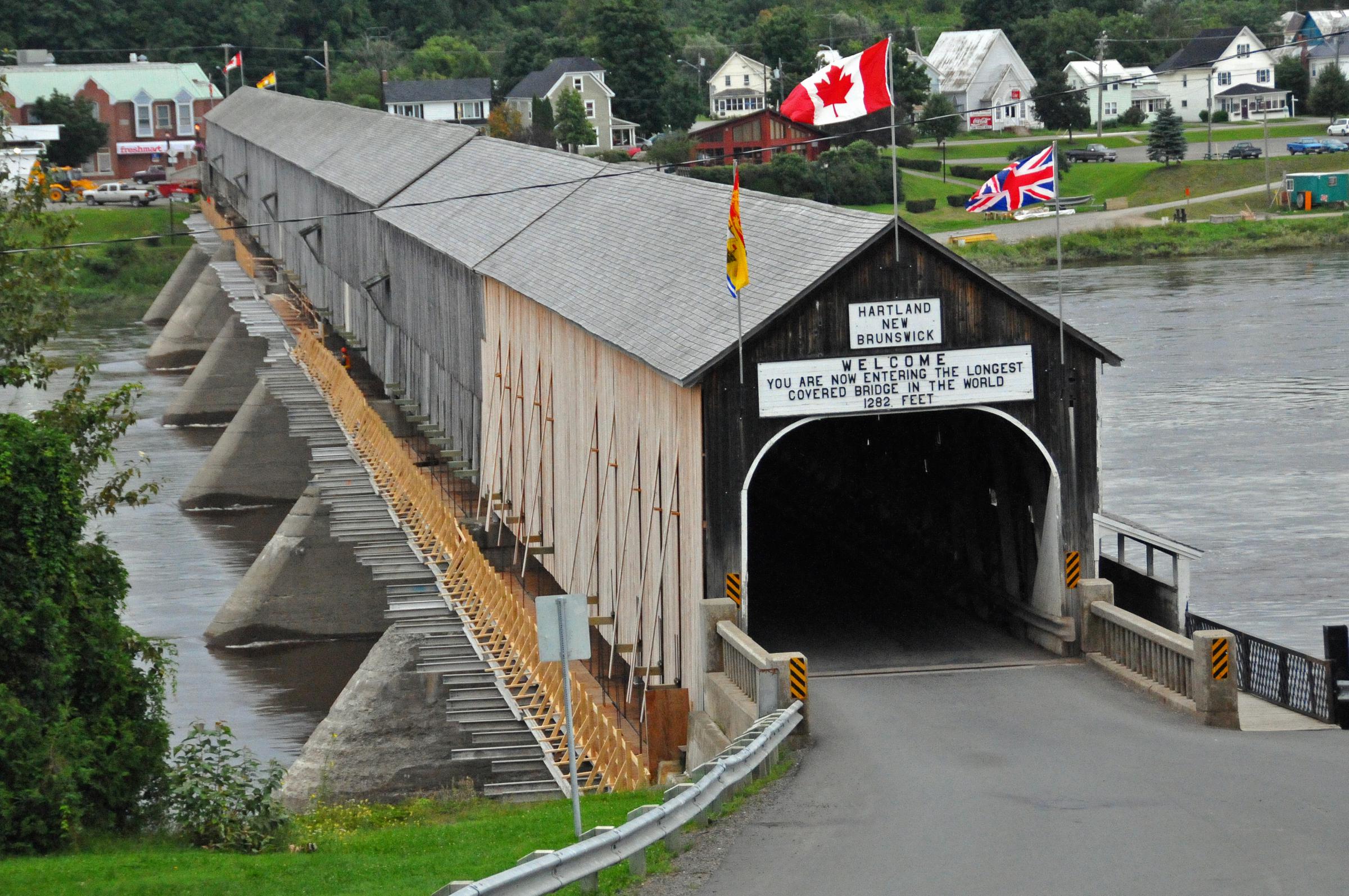 Name:  Hartland_covered_bridge_2008.jpg
Views: 239
Size:  616.3 KB