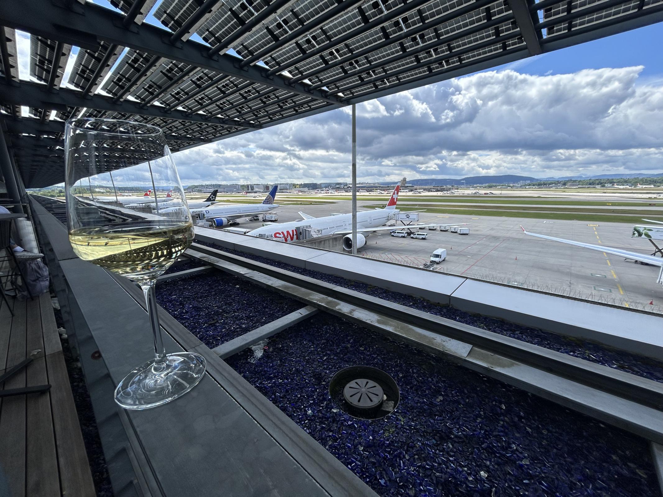 Name:  lounge at zrh.jpg
Views: 250
Size:  540.7 KB