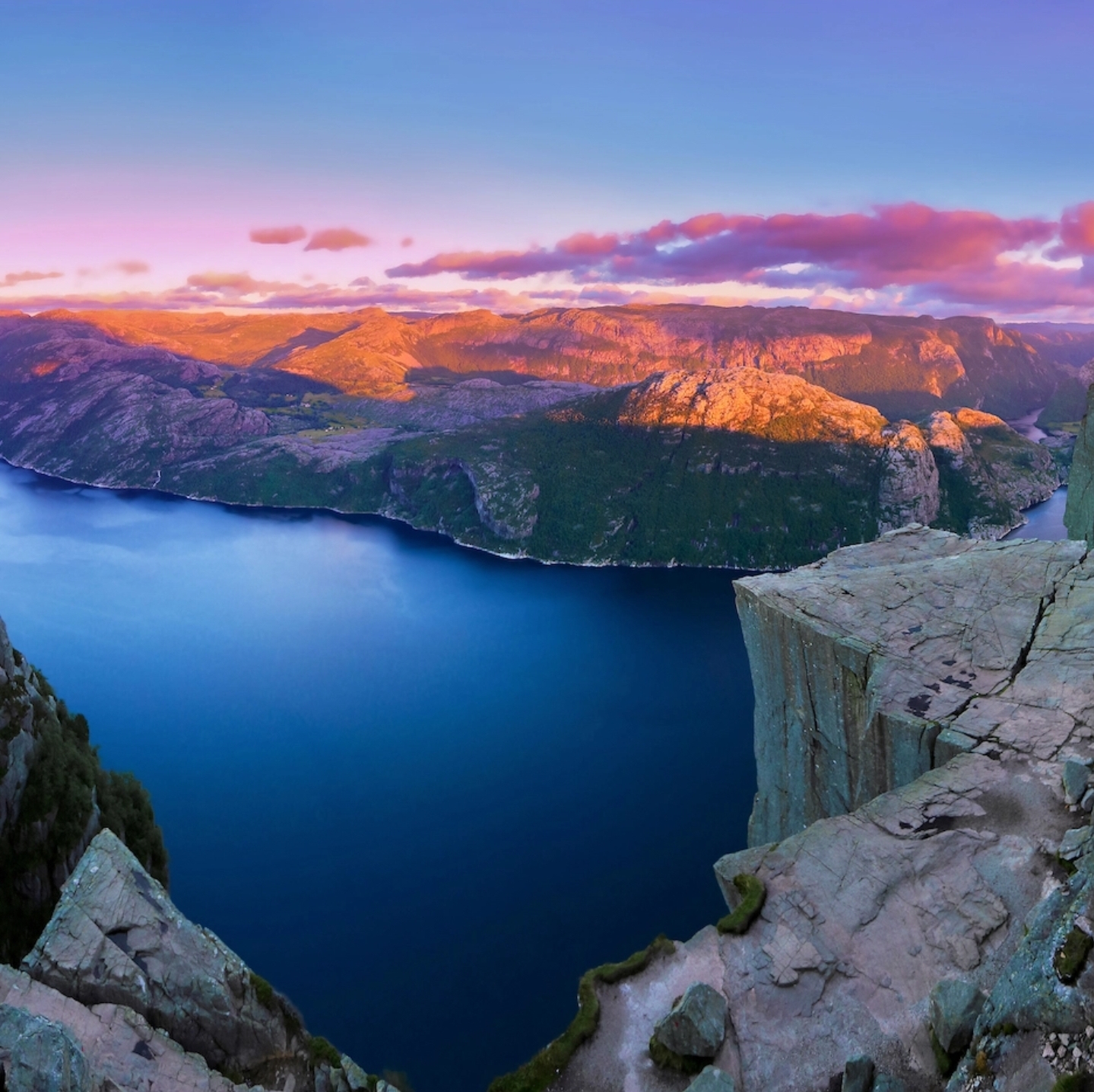 Name:  Preikestolen.jpg
Views: 1471
Size:  1.04 MB