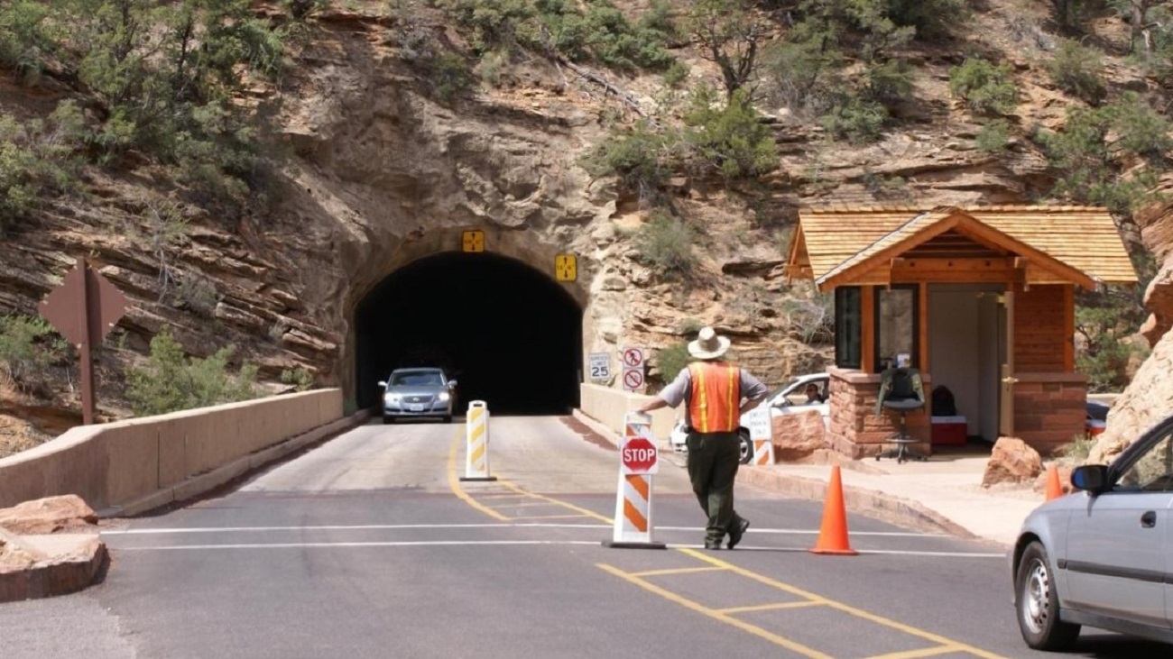 Name:  110-Zion Tunnel.jpg
Views: 404
Size:  301.9 KB