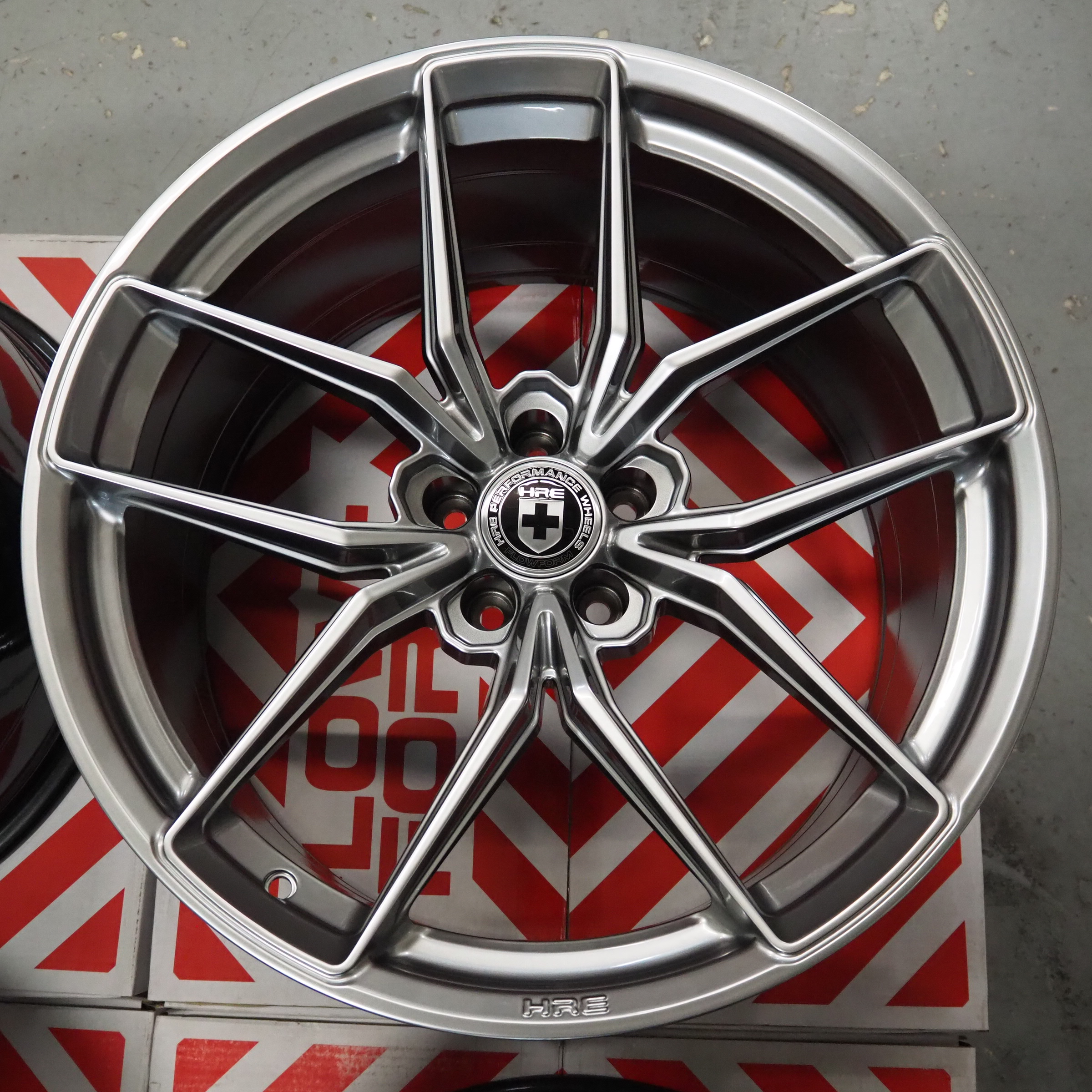 Name:  hre-ff21-liquid-metal-wheels-7.JPG
Views: 4
Size:  1.71 MB