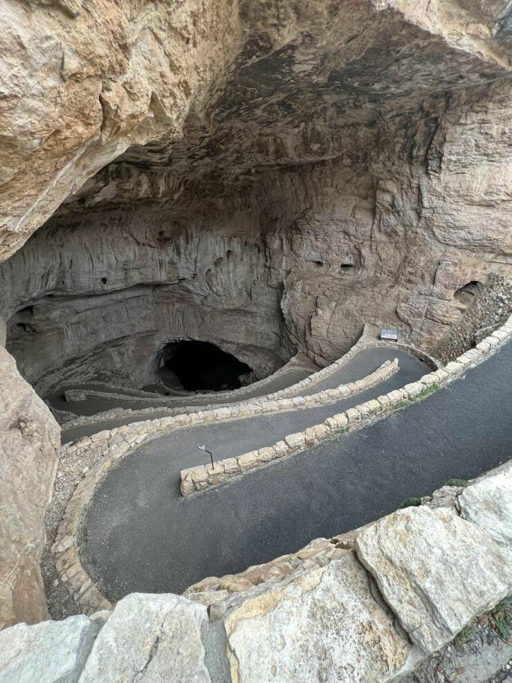 Name:  Carlsbad Caverns- Carlsbad, New Mexico.jpg
Views: 8
Size:  143.7 KB